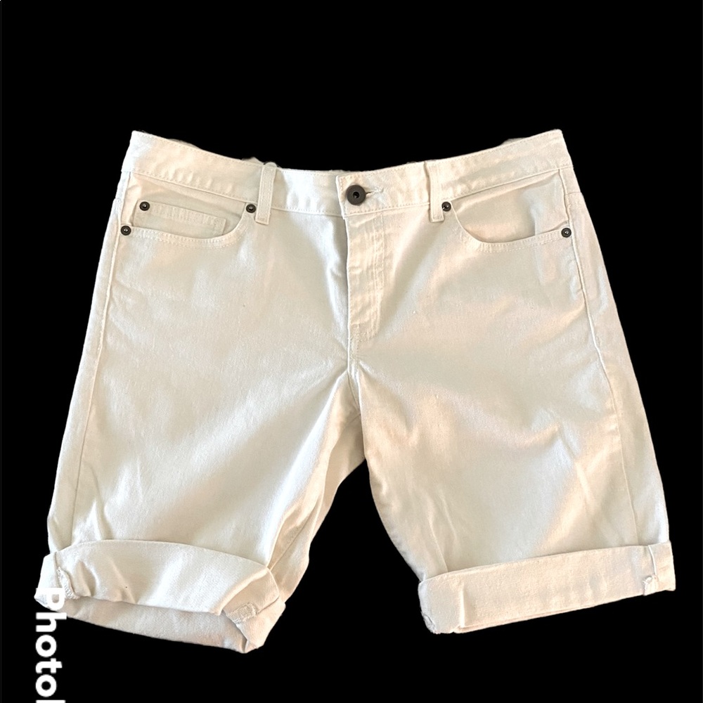 Calvin Klein Jeans white Bermuda shorts. Size 31/12